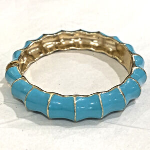 Hinged clamper bracelet turquoise blue on shapely goldtone fashion jewelry OS